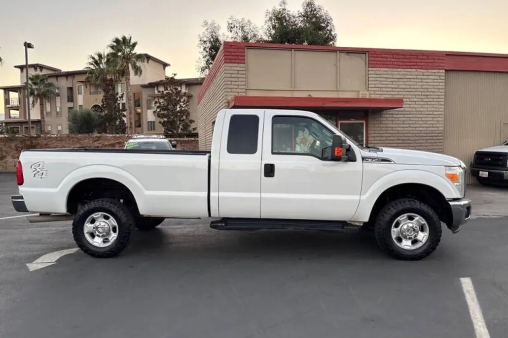 2011 Ford F-350 XLT photo 1