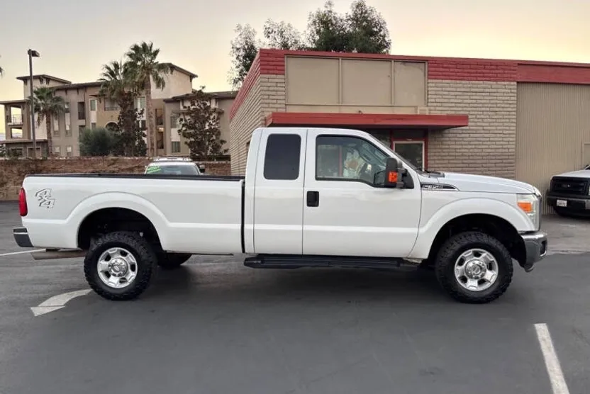 2011 Ford F-350 XLT photo 1