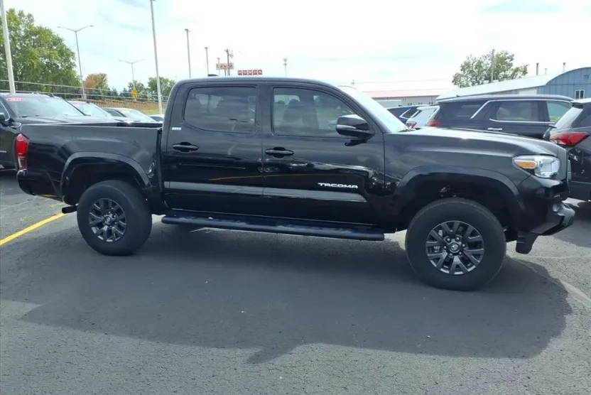 2023 Toyota Tacoma SR5 V6 photo 1
