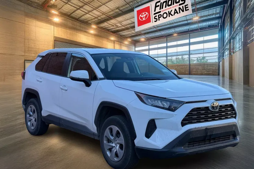 2022 Toyota RAV4 LE photo 1
