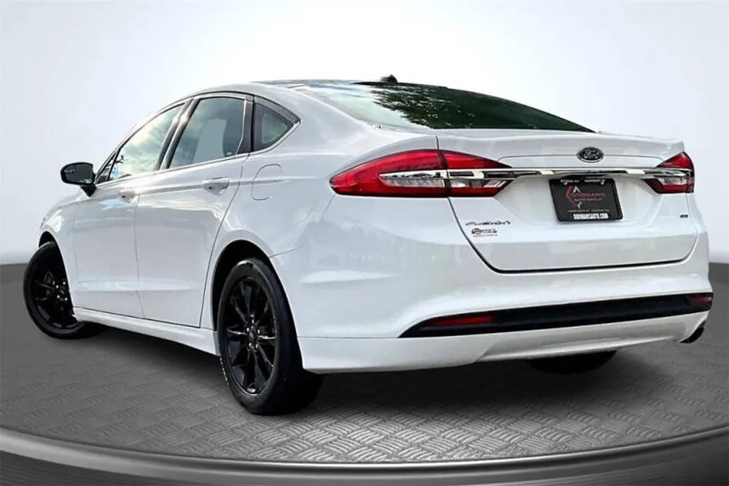 2017 Ford Fusion SE photo 1