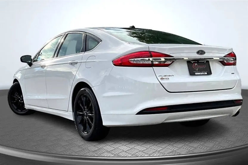 2017 Ford Fusion SE photo 1