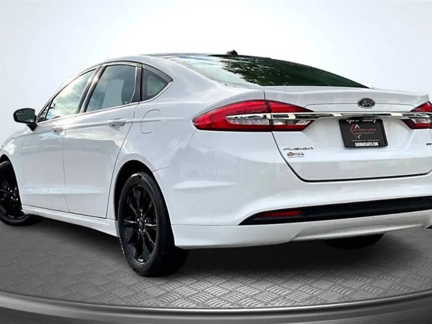 2017 Ford Fusion SE photo 1