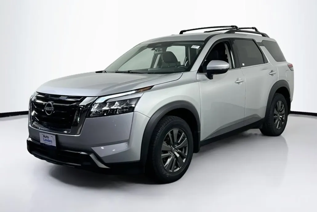 2022 Nissan Pathfinder SV photo 1