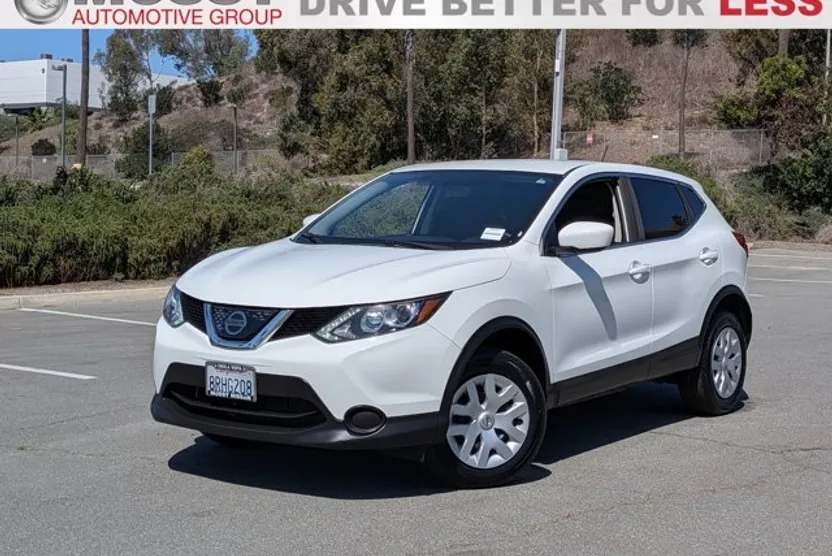 2018 Nissan Rogue Sport S photo 1