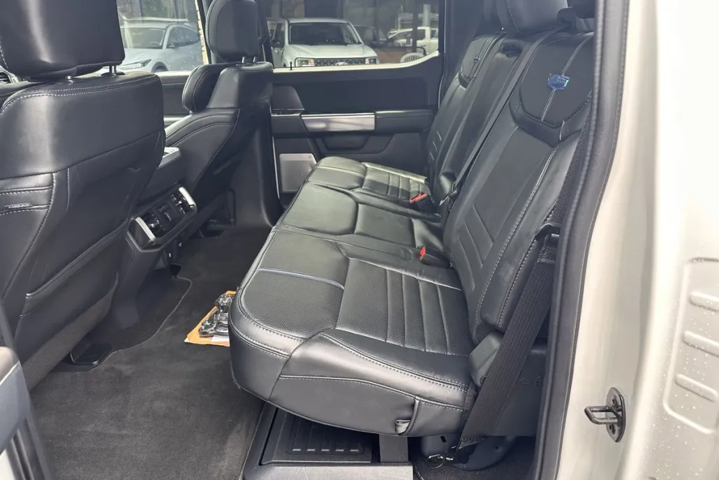 2024 Ford F-150 Platinum photo 1
