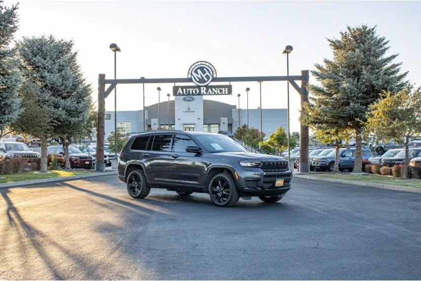 2022 Jeep Grand Cherokee Altitude photo 1