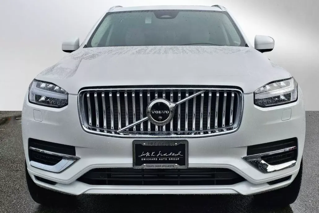 2025 Volvo XC90 T8 Plus photo 1