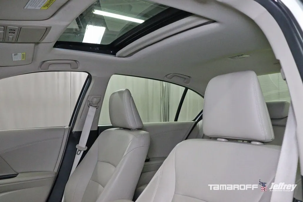 2017 Honda Accord Hybrid Touring photo 1