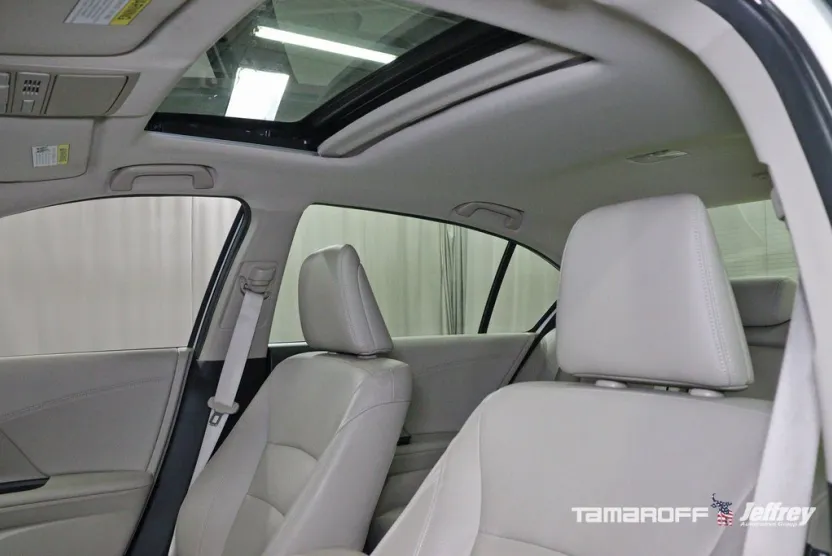2017 Honda Accord Hybrid Touring photo 1