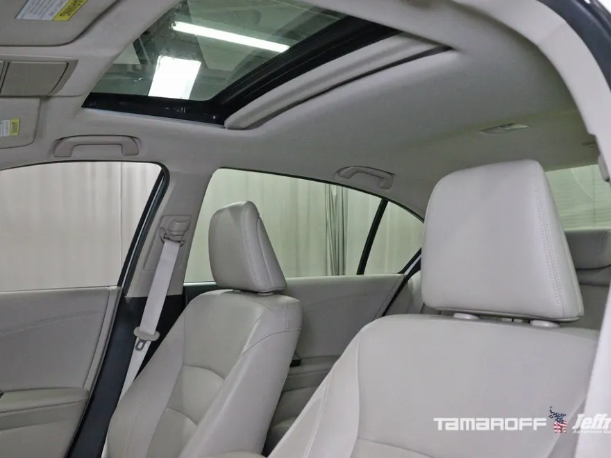 2017 Honda Accord Hybrid Touring photo 1