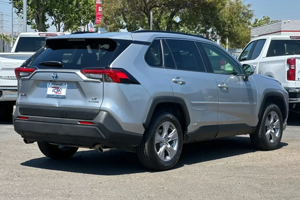 2022 Toyota RAV4 Hybrid LE photo 1