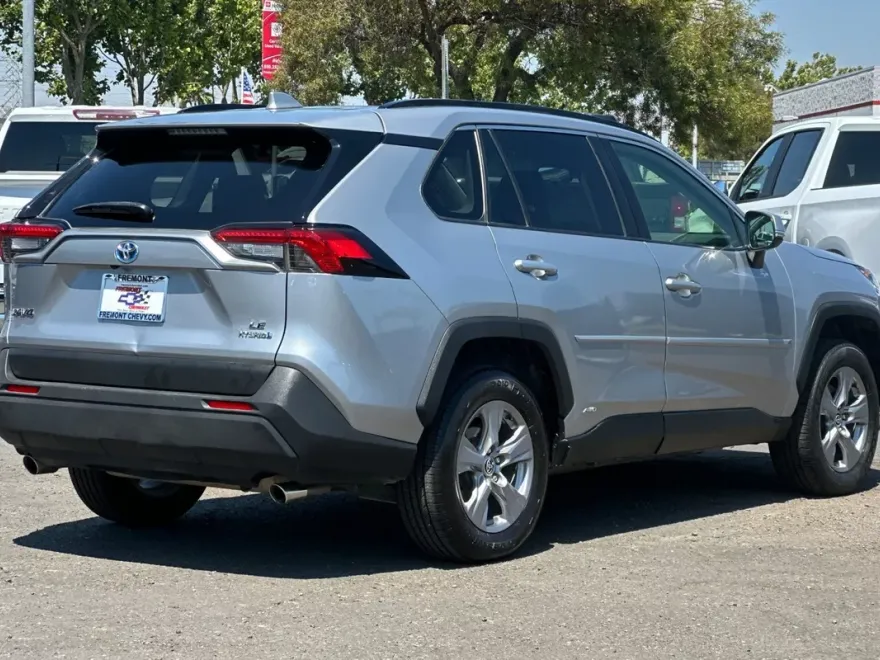 2022 Toyota RAV4 Hybrid LE photo 1