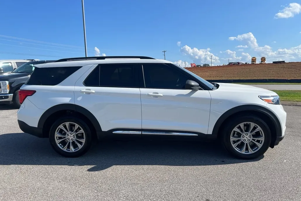2022 Ford Explorer XLT photo 1