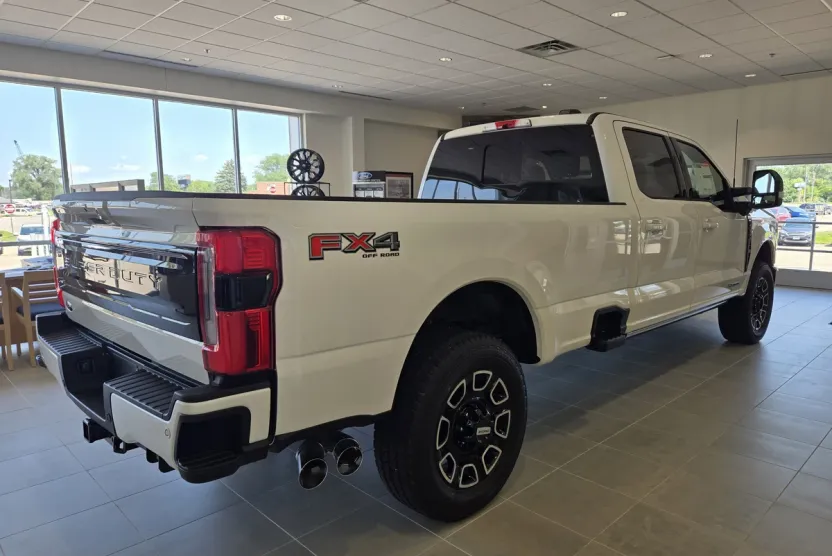 2025 Ford F-350 Platinum photo 1