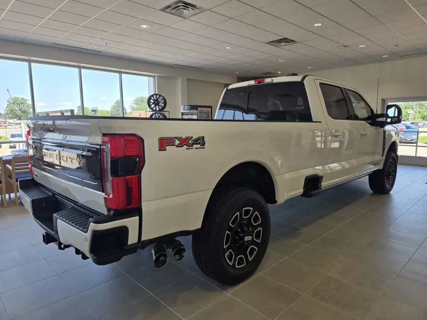 2025 Ford F-350 Platinum photo 1