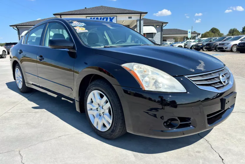 2010 Nissan Altima 2.5 S photo 1