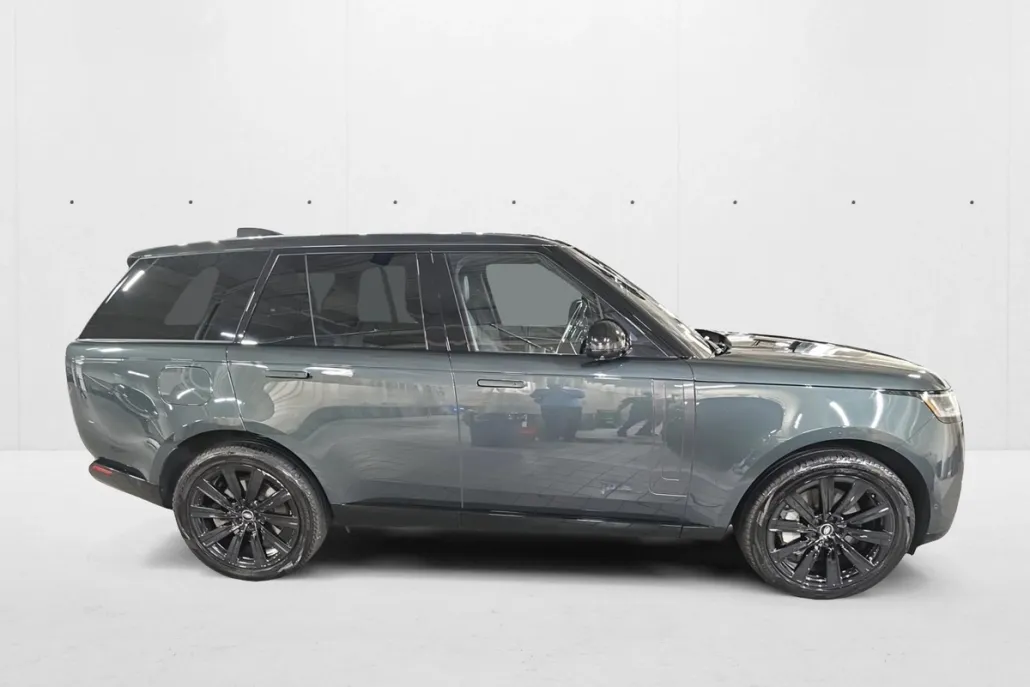 2023 Land Rover Range Rover SE photo 1
