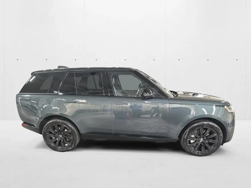 2023 Land Rover Range Rover SE photo 1