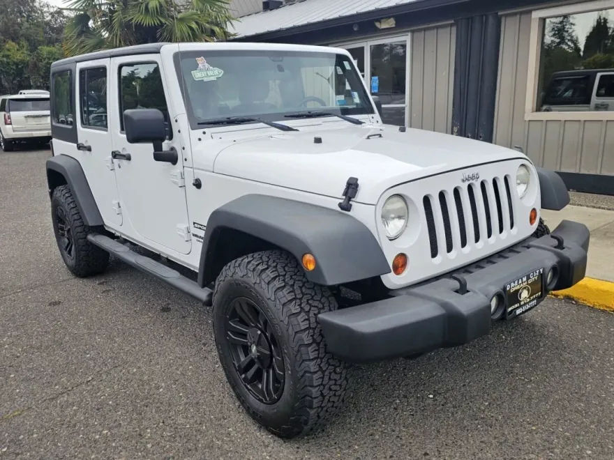 2013 Jeep Wrangler Unlimited Sport photo 3