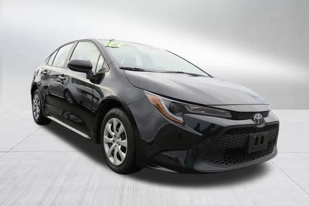2022 Toyota Corolla LE photo 1
