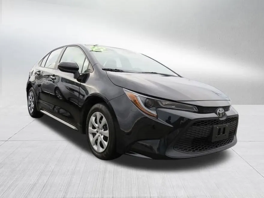 2022 Toyota Corolla LE photo 1