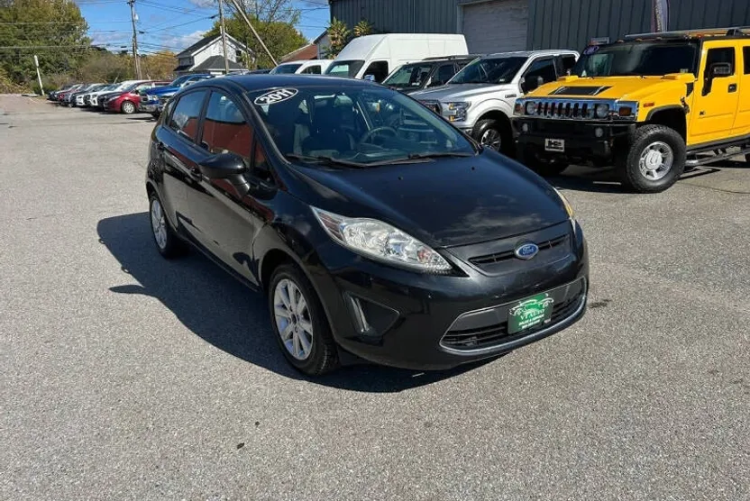 2011 Ford Fiesta SE photo 1