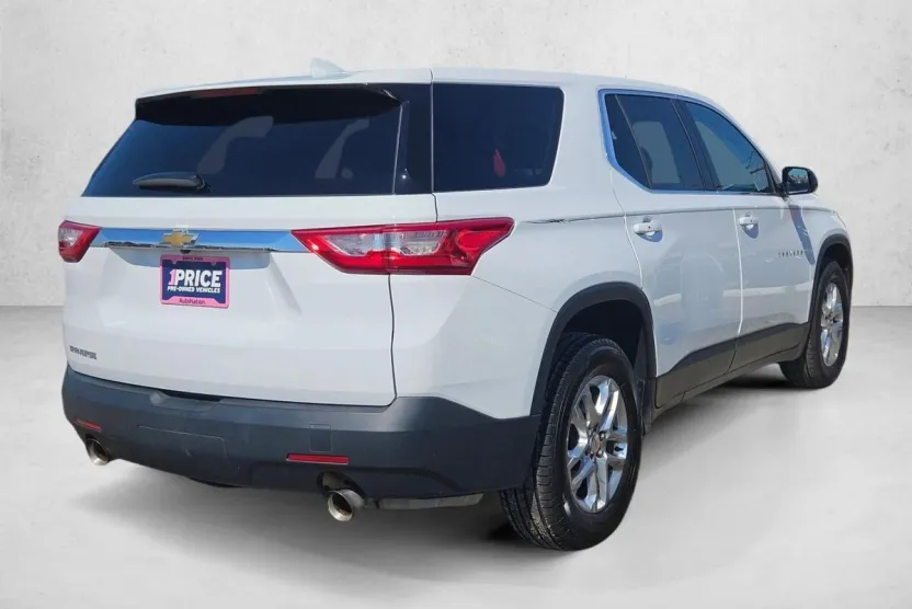 2018 Chevrolet Traverse LS photo 1
