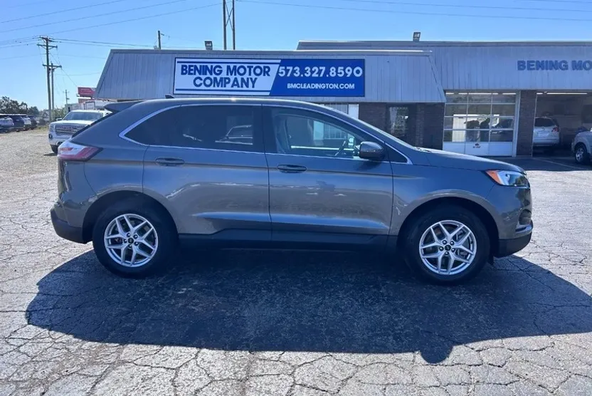 2023 Ford Edge SEL photo 1