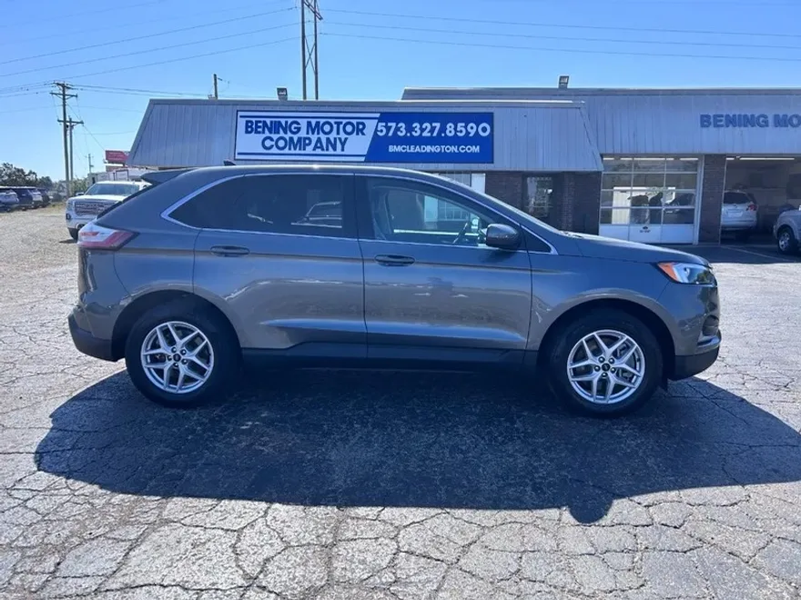 2023 Ford Edge SEL photo 1