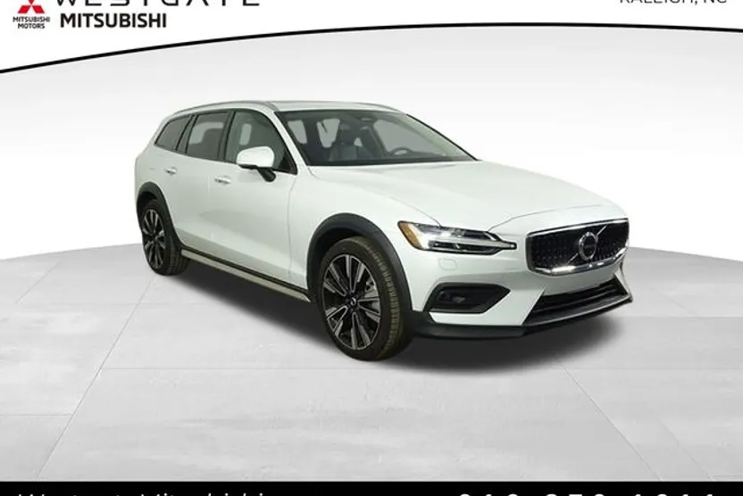 2023 Volvo V60 Cross Country B5 AWD Ultimate photo 1