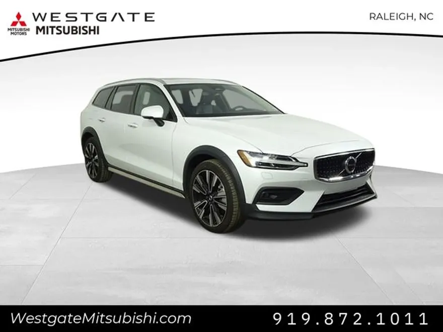 2023 Volvo V60 Cross Country B5 AWD Ultimate photo 1