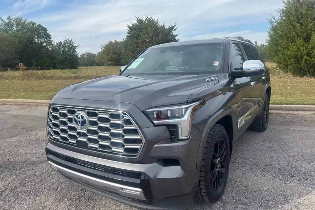 2024 Toyota Sequoia Capstone photo 1