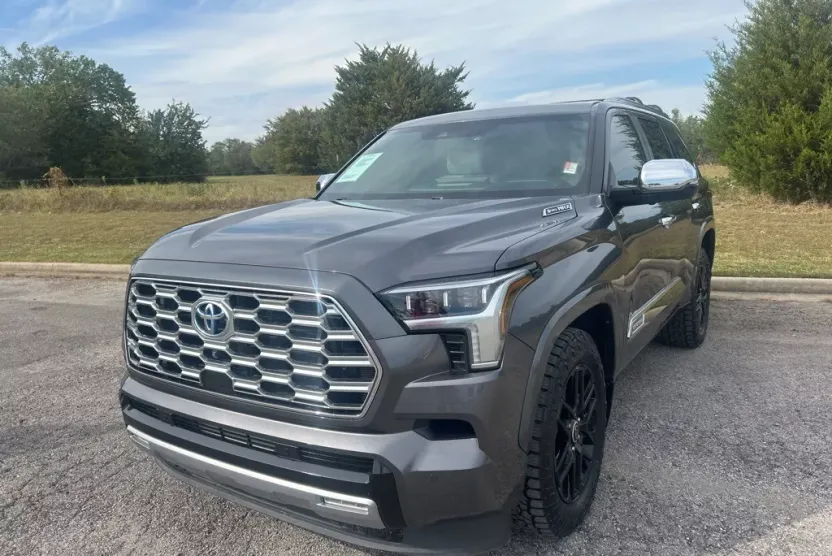 2024 Toyota Sequoia Capstone photo 1