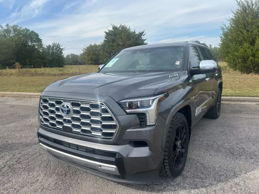 2024 Toyota Sequoia Capstone photo 1