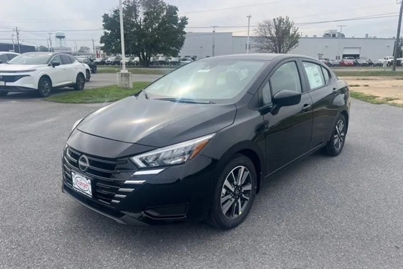 2025 Nissan Versa 1.6 SV photo 1