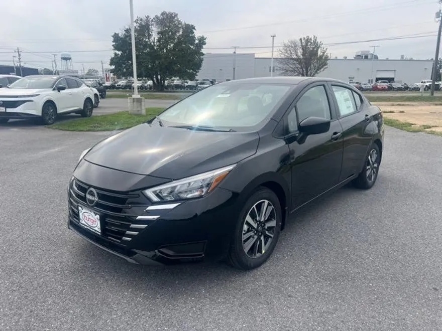 2025 Nissan Versa 1.6 SV photo 1