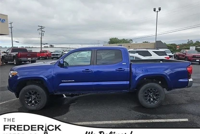 2023 Toyota Tacoma SR5 V6 photo 1