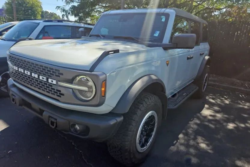 2023 Ford Bronco Badlands photo 1
