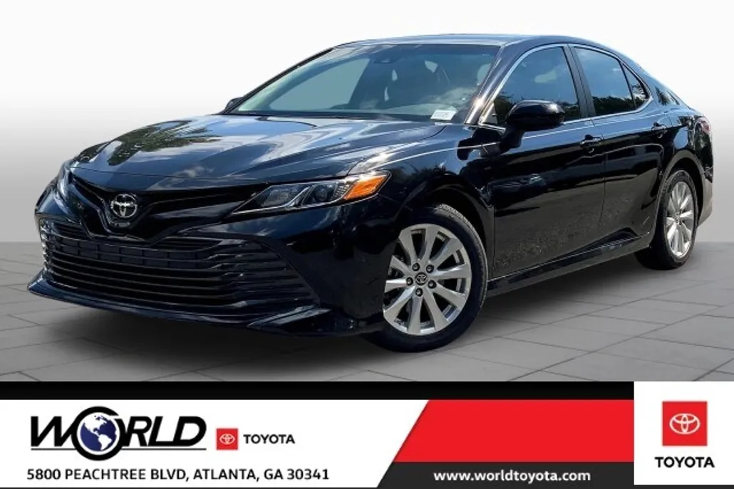 2018 Toyota Camry LE photo 1