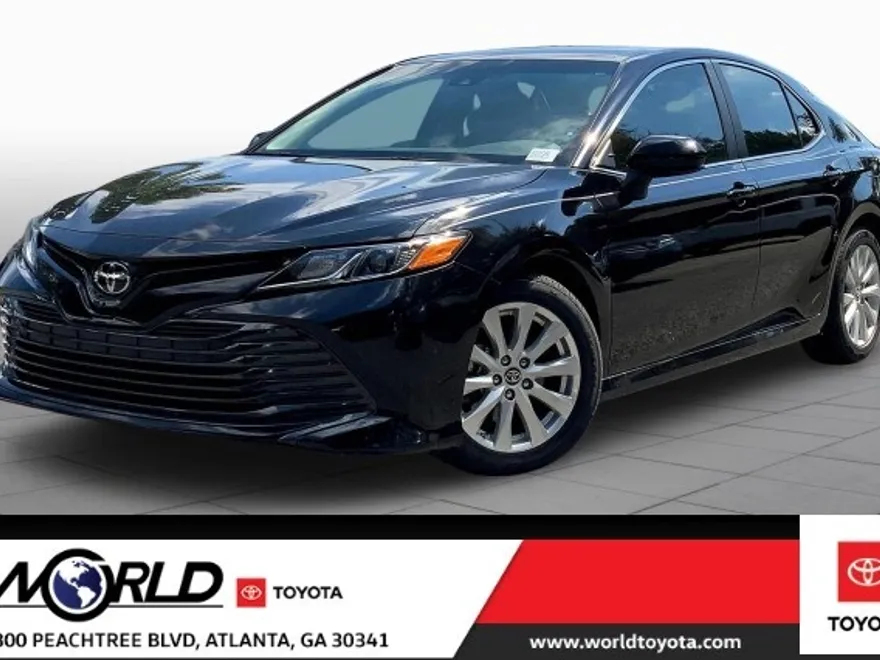 2018 Toyota Camry LE photo 1