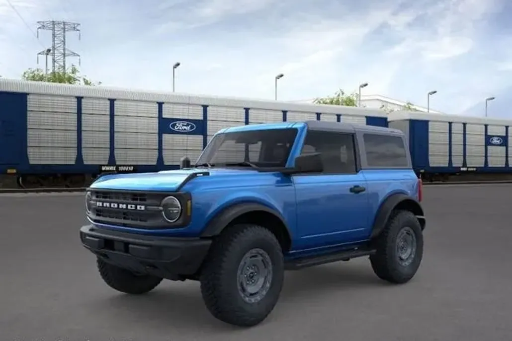 2025 Ford Bronco Base photo 1