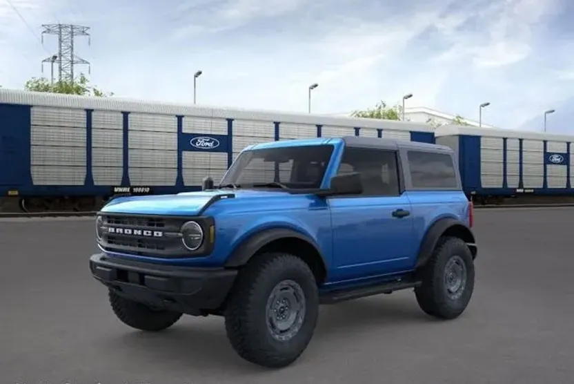 2025 Ford Bronco Base photo 1