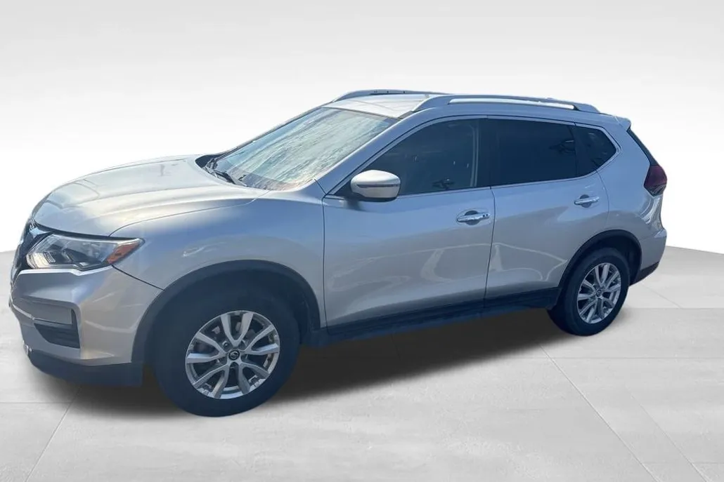2019 Nissan Rogue SV photo 1
