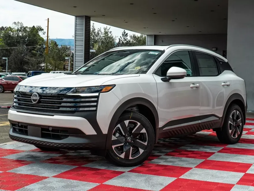 2025 Nissan Kicks SV photo 1