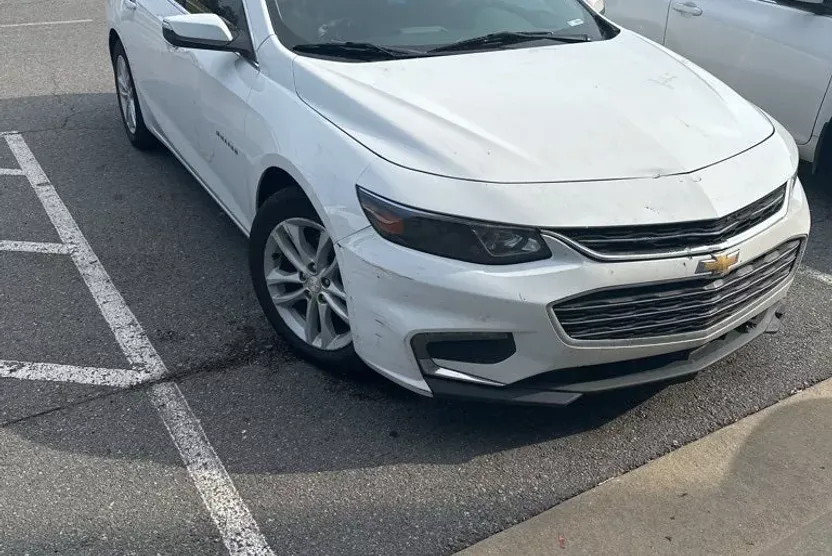 2017 Chevrolet Malibu 1LT photo 1