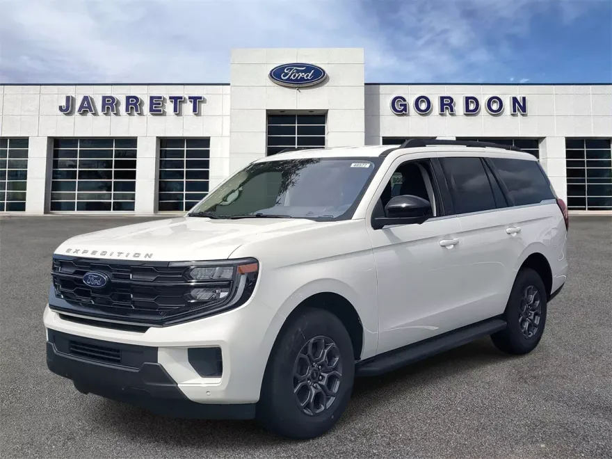 2025 Ford Expedition photo 1