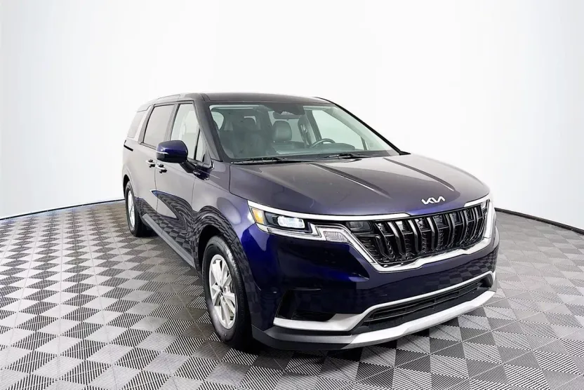 2024 Kia Carnival LX photo 1