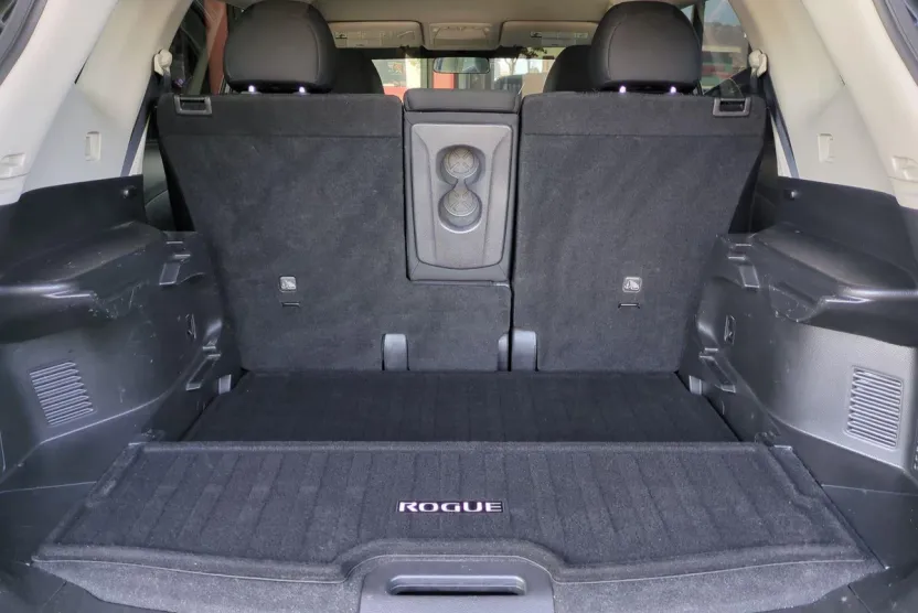 2018 Nissan Rogue SV photo 1