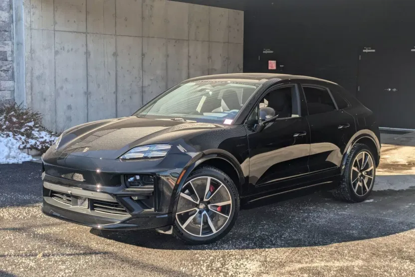2025 Porsche Macan Electric Turbo photo 1